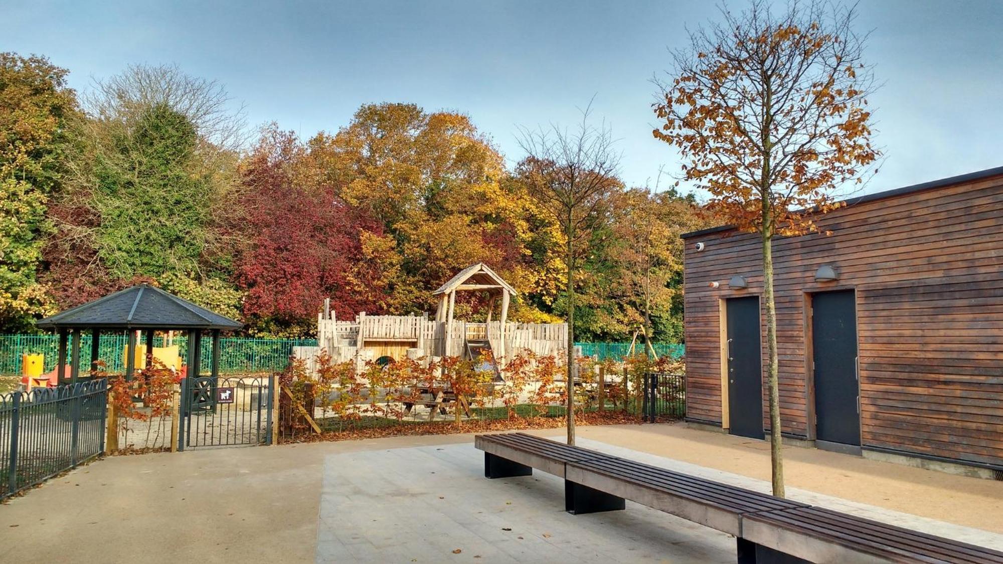 Tranquility In Bloom: Refreshing 2br Londen